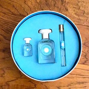 Tory Burch 
3-Pc. Essence Of Dreams Electric Sky Eau de Parfum Gift Set